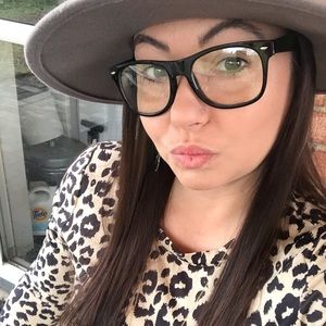 Meet your Posher, Clarissa